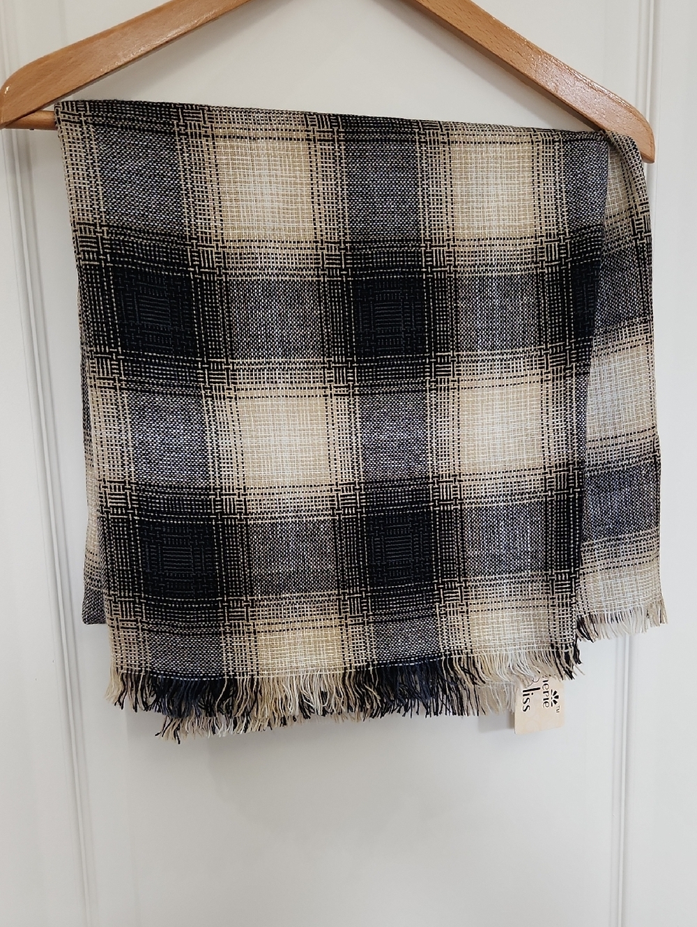 Plaid Woven Scarf in Black and Cream